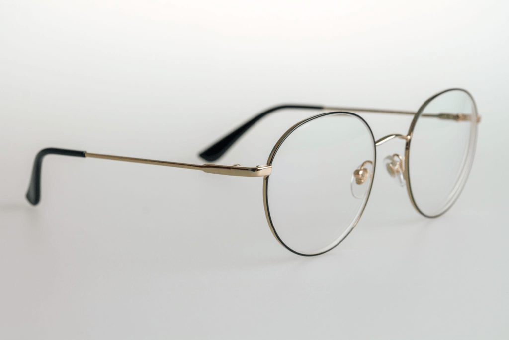 5 Inspirasi Kacamata Retro Minimalis yang Wajib Dicoba di 2026